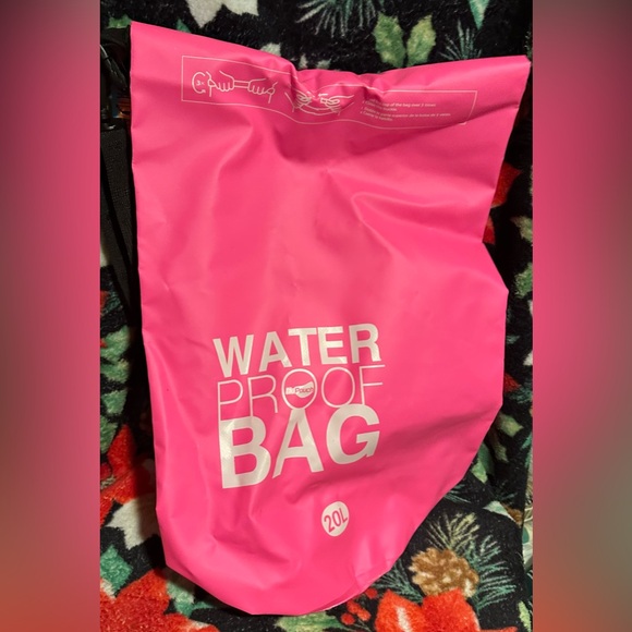 NEW! NuPouch Heavy Duty Vinyl 20Liter Pink Waterproof Bag Gym Kayaking Boating, - Picture 3 of 9